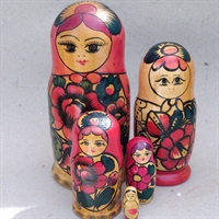 glade-farver-bemalede-gamle-babushka-dukker-træ-russiske-gammelt-legetøj-rusland